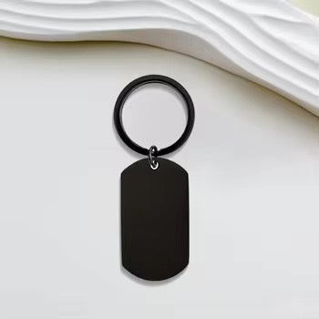 Metall-Schlüsselanhänger in schwarz – große Fläche für Gravur oder Logo.