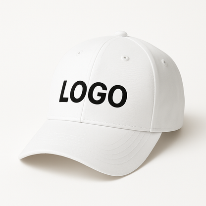 Weiße Cap mit personalisiertem Logo-Druck für Events und Merch.