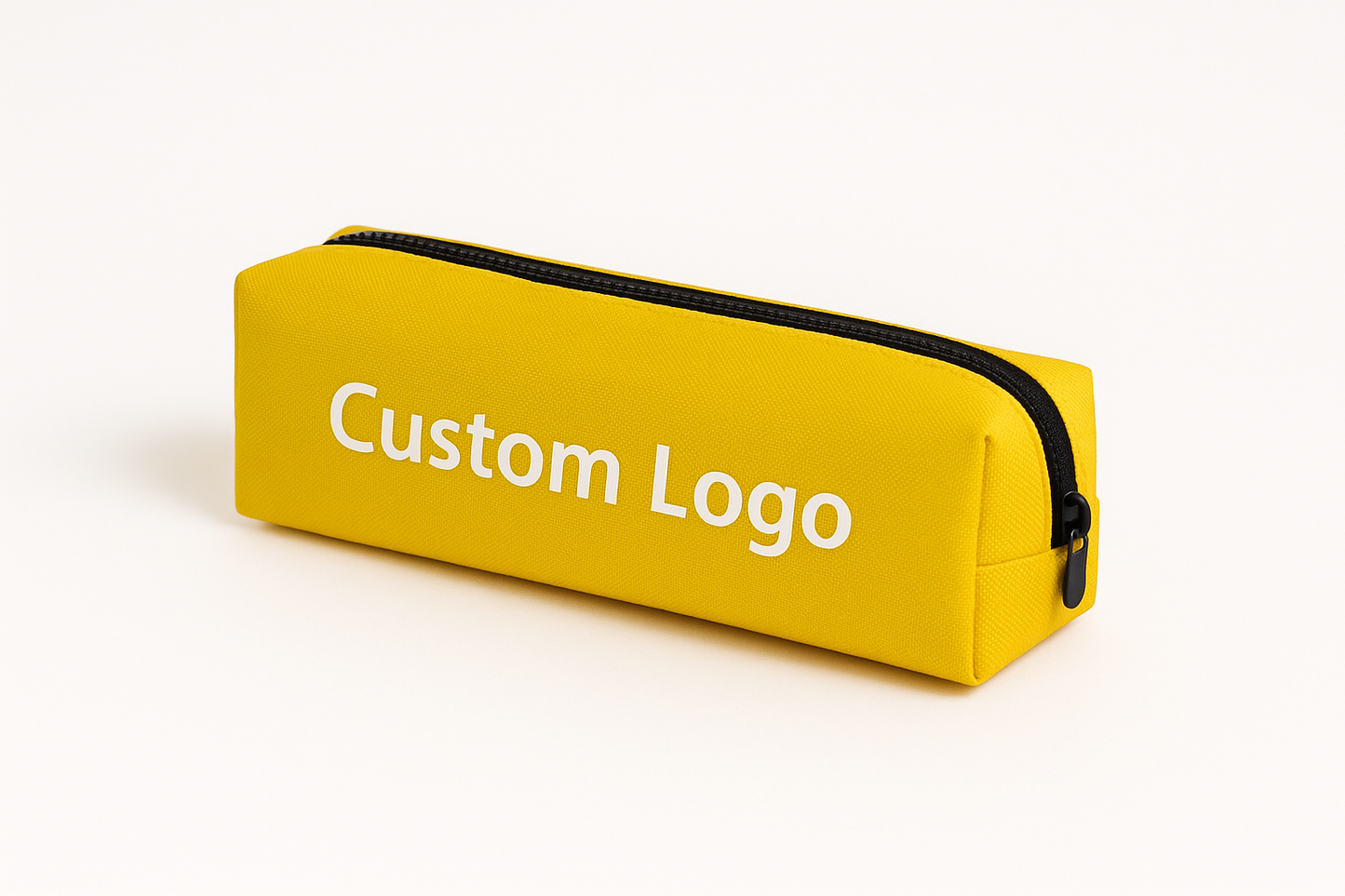 Gelbes Federmäppchen mit individuellem Logo – modernes Werbegeschenk mit großer Druckfläche und robustem Reißverschluss.