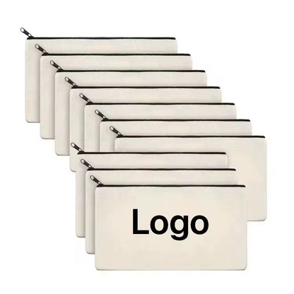 Mehrere bedruckbare Canvas-Taschen mit Zipper für Firmenbranding und Werbezwecke.