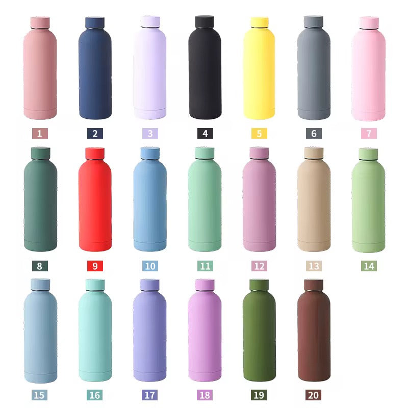 Übersicht vieler bunter Werbe-Trinkflaschen – moderne Farben für individuelle Logo-Personalisierung.