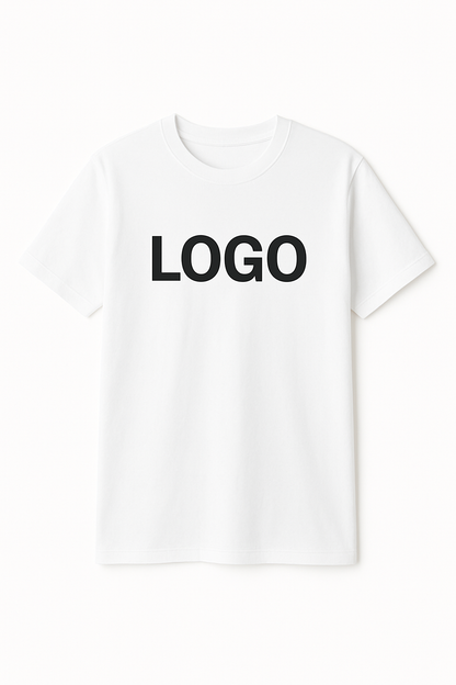 Weißes personalisiertes T-Shirt mit eigenem Druckmotiv.